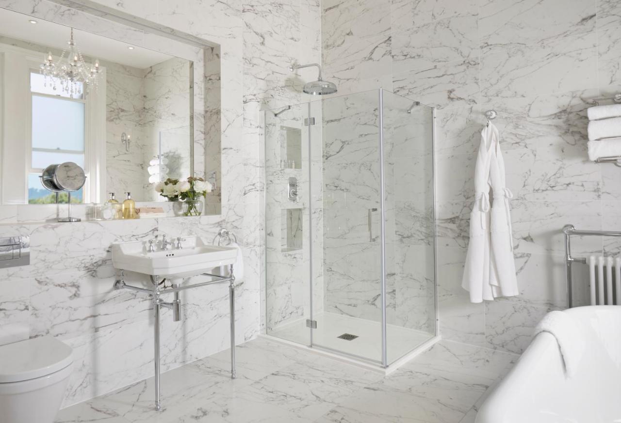 Bathen House Boutique Hotel Εξωτερικό φωτογραφία A modern bathroom