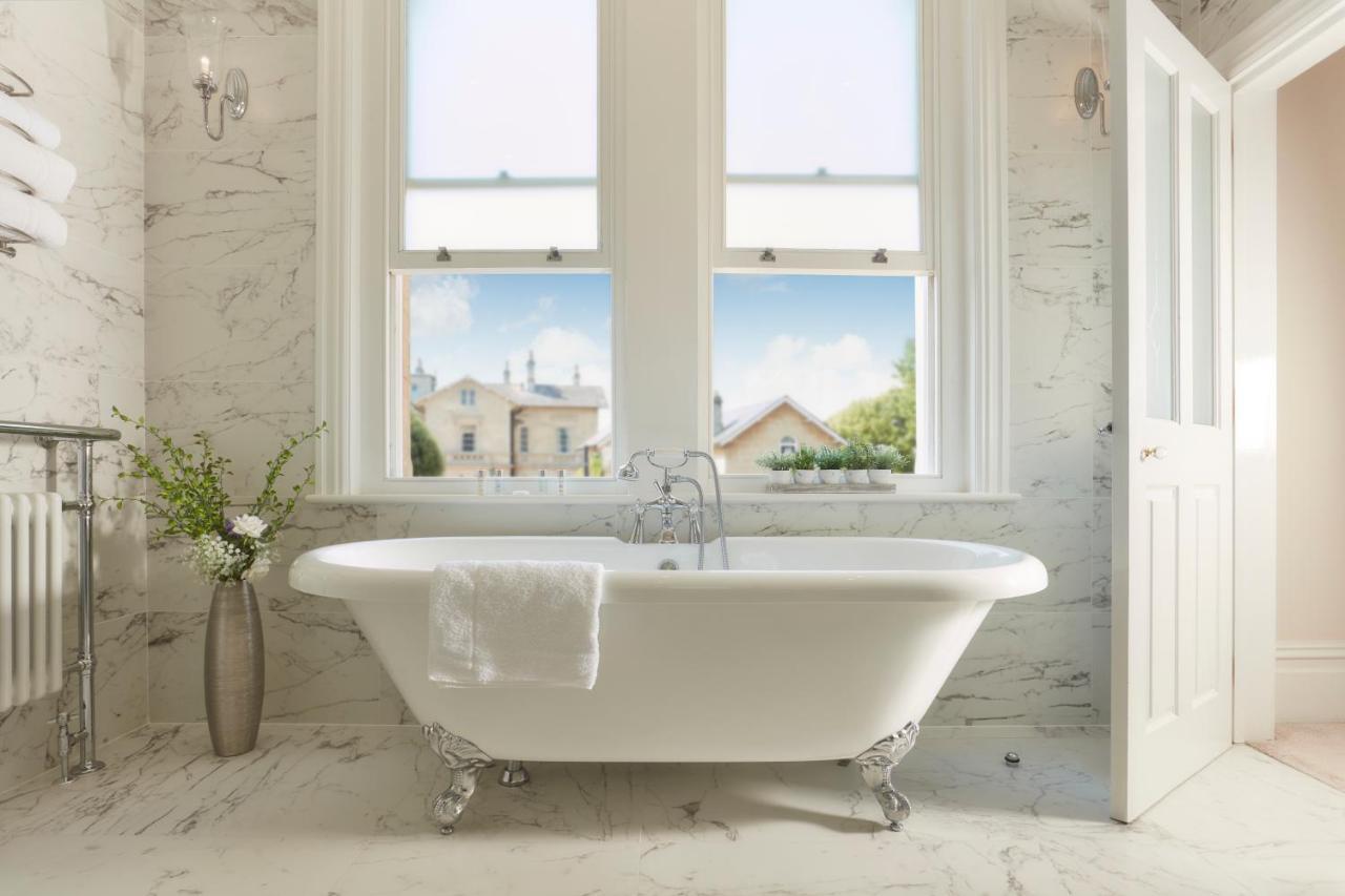 Bathen House Boutique Hotel Εξωτερικό φωτογραφία A freestanding bathtub