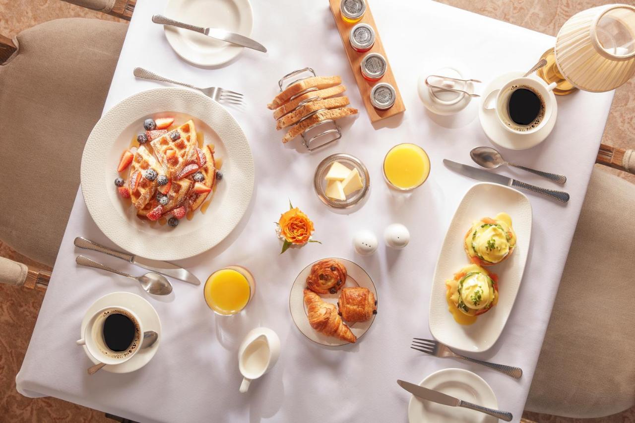 Bathen House Boutique Hotel Εξωτερικό φωτογραφία A breakfast table