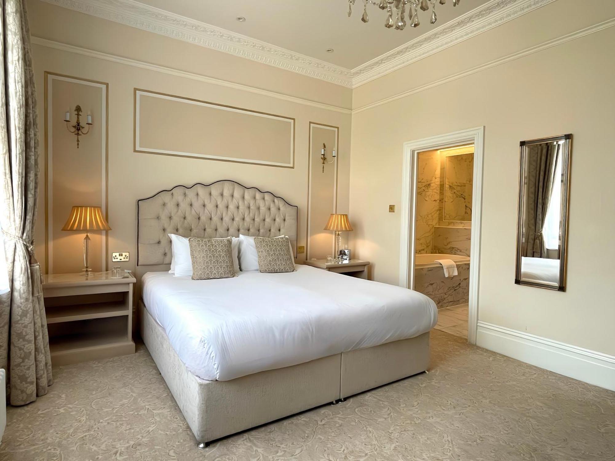 Bathen House Boutique Hotel Δωμάτιο φωτογραφία A bedroom at the hotel