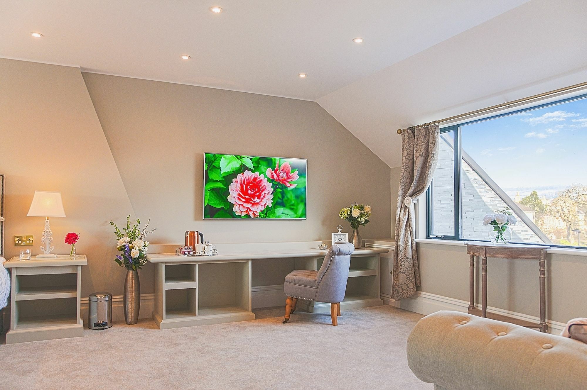 Bathen House Boutique Hotel Εξωτερικό φωτογραφία A room with a TV